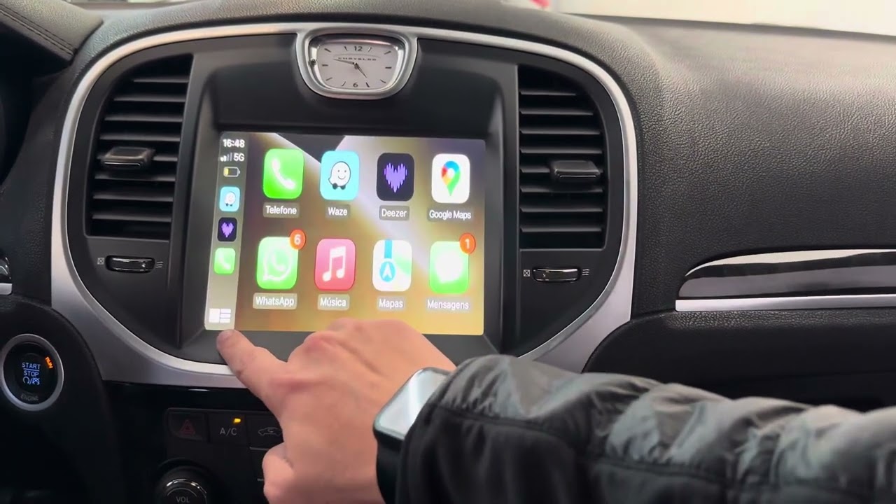 Chrysler 300C 2012 - instalação Apple CarPlay e Android Auto + Câmera traseira - ArtsomAuto