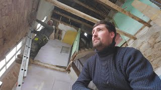 Saving An Abandoned 5Story House From Collapse... Using Wood