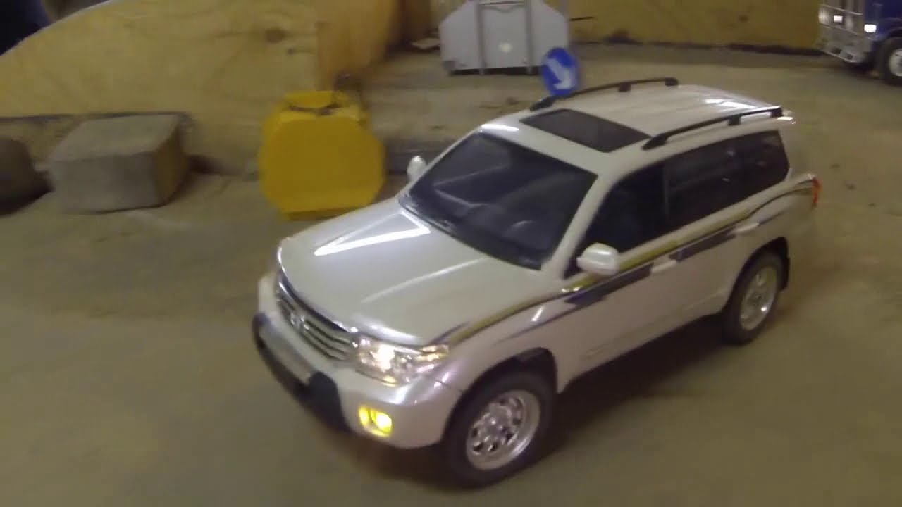 Toyota land cruiser игрушка