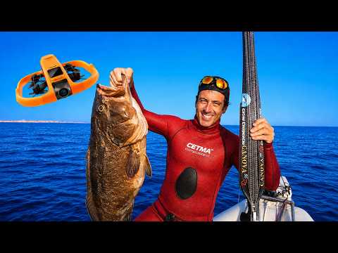 PESCASUB CON UN DRONE CHE MI SEGUE DA SOLO MENTRE NAVIGO E PESCO