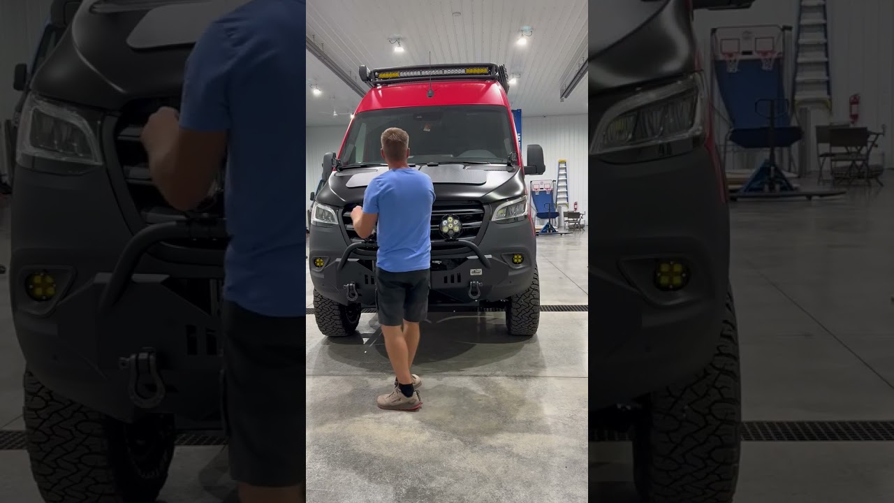 Cascadia 4x4 VSS System™ 2.0 Mercedes-Benz Sprinter (VS30) (2019-2025) | Hood Solar Panels