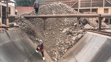 Barge unloading 3880 tons of large pebbles - Smooth, relaxing flow - Vlog of work on the barge