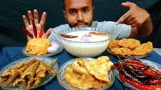 ASMR EATING PANTA BHAT/WATER RICE/PAKHALA BHATA WITH HILSHA FISH FRY, OMELETTE, ALOO VORTA, CHILLI