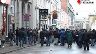 13.04.14 - Митингующие зашли в горсовет с 