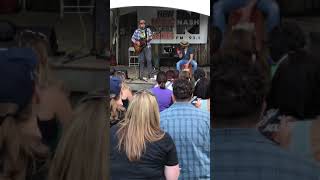 Oops! Logan Mize forgets the lyrics!