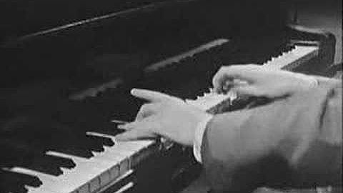 Гленн гульд. Бах гульд концерт. Бах гульд концерт. Бах в исполнении гленна гульда. Гленн гульд играет баха партита номер 1.