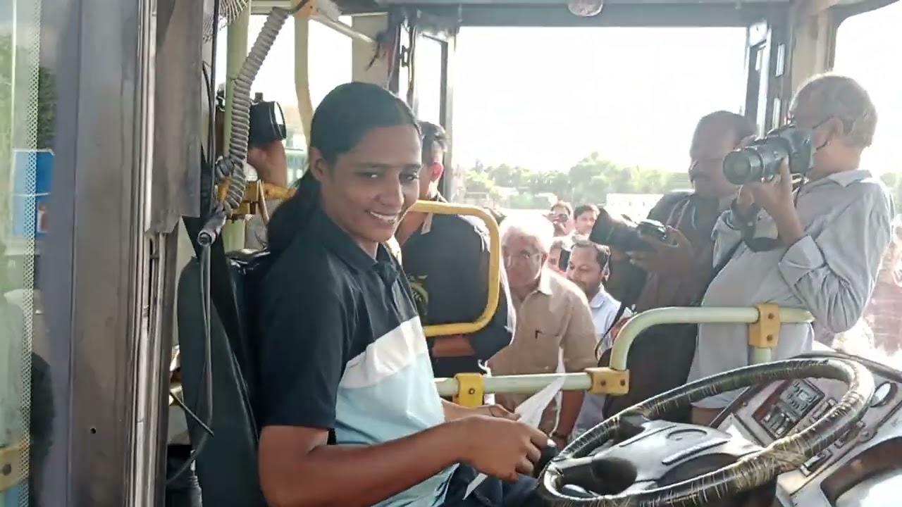 women Bus driver in New Delhi 