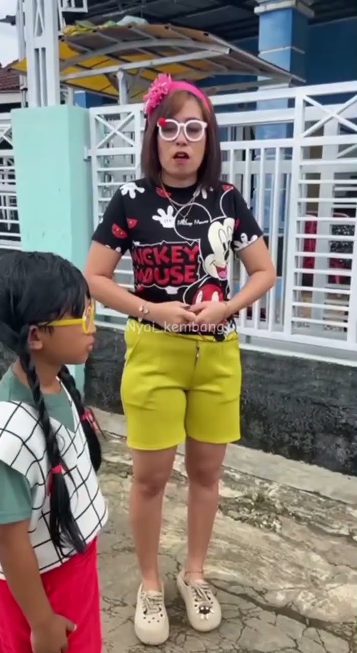 Vidio kocak dan gokil @nyaikembang1nyaikembang1 /nenek??