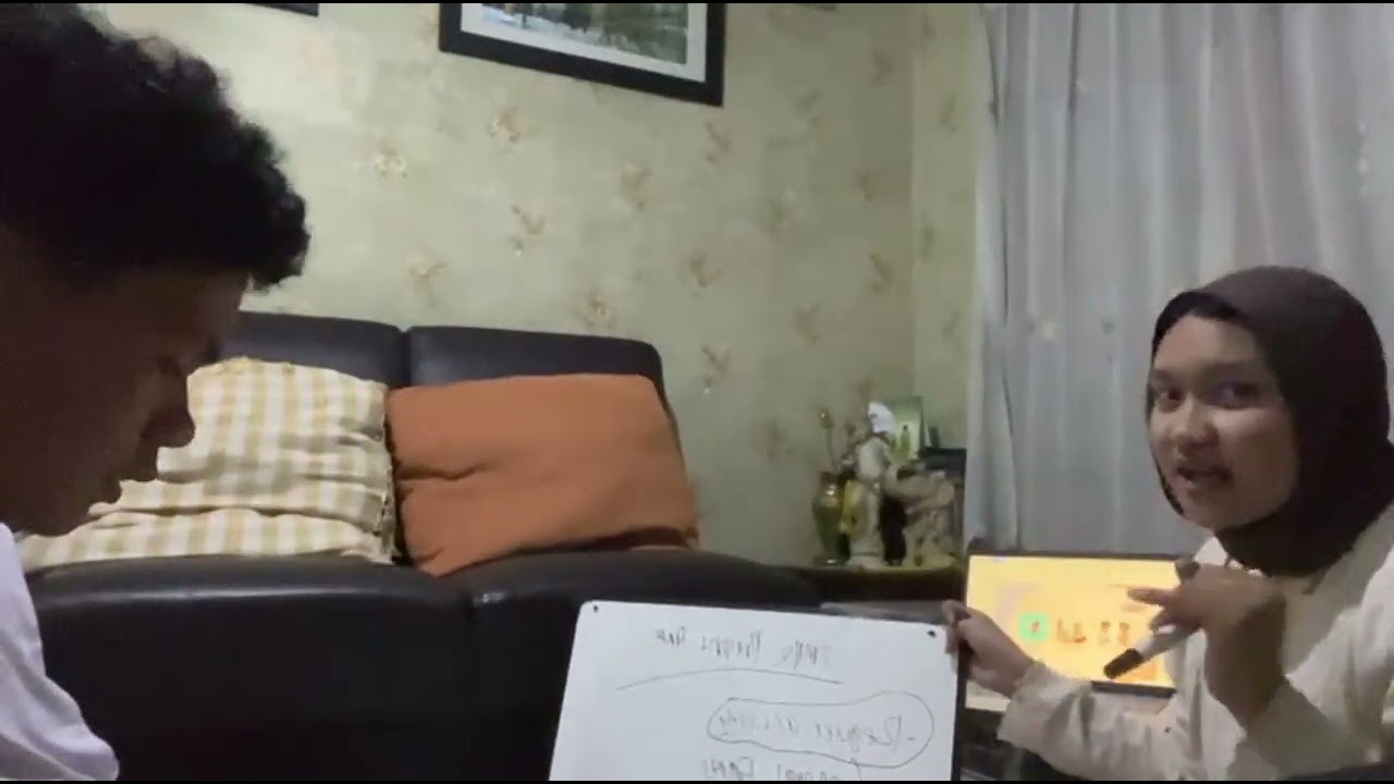 English For Specific Purpose | Erlin Widyawati - 202212500773 | Simple Present Tense