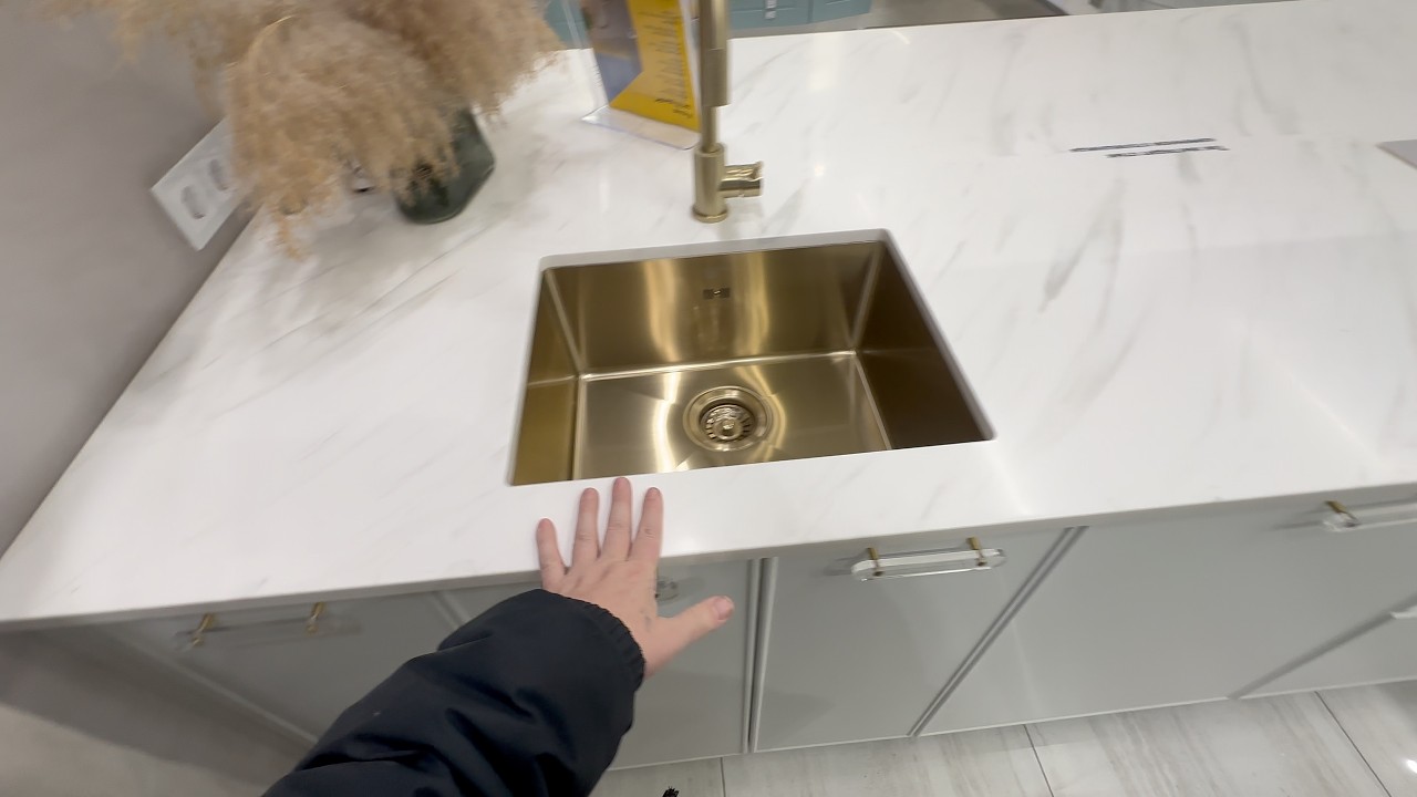 наверно МОЙКУ во временную столешницу кухни НУЖНО СРАЗУ ПОСТАВИТЬ вопрос КАКУЮ выбрать в дом на Юг