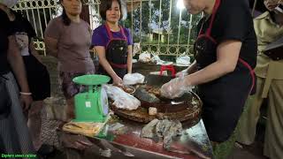 It's raining but it can't stop customers from competing to buy grilled pork belly