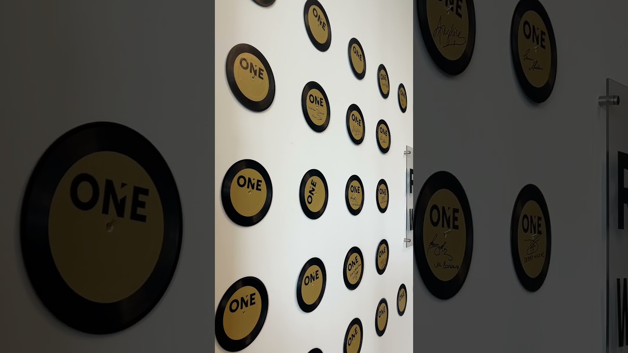 Welcoming our newest agents to the Realty ONE Group Flagship family! 🎉