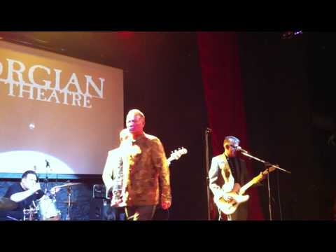 在 YouTube 上观看 JOHNNY SEVEN "SKINHEADS"
