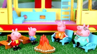 Peppa Pig Cámping! Peppa Pig y su familia hacen un viaje de campamento en sus NUEVOS Camper Van Toys