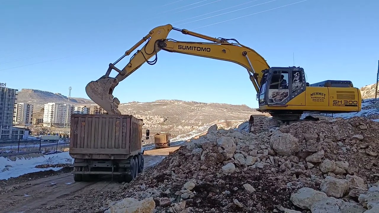 Sumitomo 300 ile kamyon dolumu
