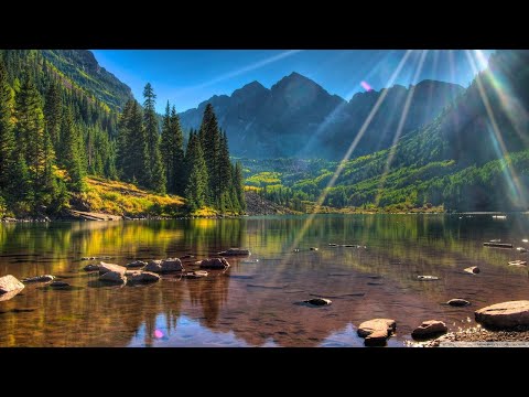 Video: Sweet Nature Getaway: El hogar de la montaña Walensee en Suiza