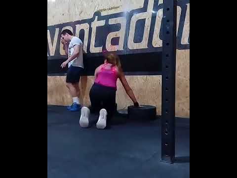 Girl Accidentally Kicks Spotter S Face 991225