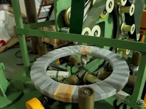 The way to load and unload coil by the device of coil wrapping machine