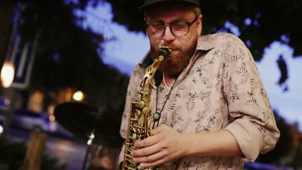 Hipzz - Put Them Up (Live from Saha bar)