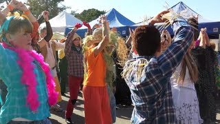 Flash mob dances to Michael Jackson's 'Thriller'