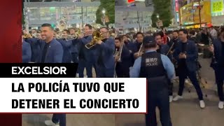 Banda El Recodo da concierto en calles de Japón; policía los detiene