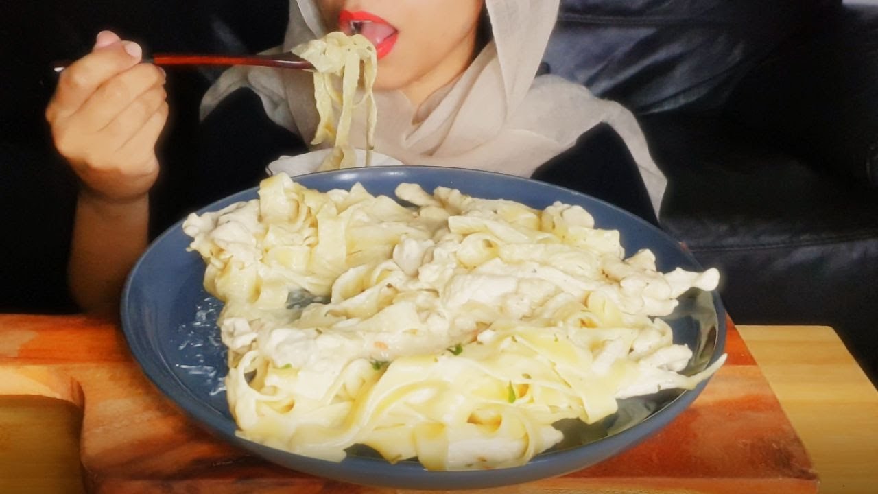 ASMR Creamy Fettuccini Alfredo Pasta| Pasta Mukbang (No Talking) Soft Sticky Sounds |Muni Eats ASMR
