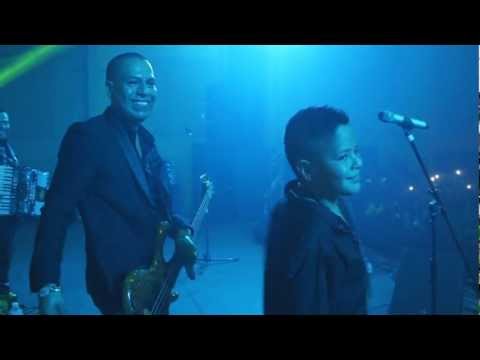 Los Inquietos del Norte - Mi Amigo El De Arriba feat. Alex y Rodrigo Meza