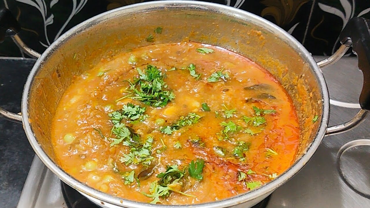 best sidedish for chapathi potato and beas curry/How to make potato