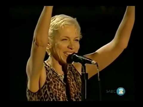 Annie Lennox Waiting In Vain Live at 46664 Concert 2005