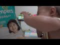 「パンパースガールにさらに夢中になっていく赤ちゃん」Baby's  Love  For  Pampers Girl Is Getting Stronger