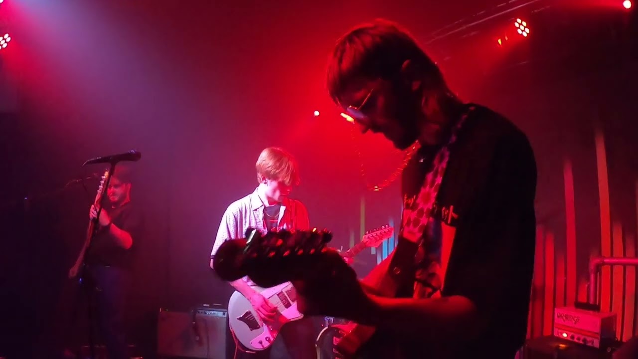 Ver Bingethinker performed by GUTS. at The Scene, Lincoln 07/10/2022 no YouTube Ver Bingethinker performed by GUTS. at The Scene, Lincoln 07/10/2022 no YouTube