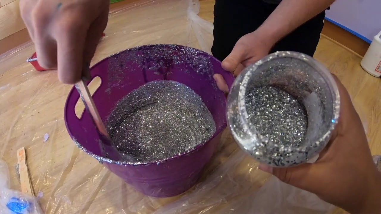Make your own easy mess free DIY Glitter paint 