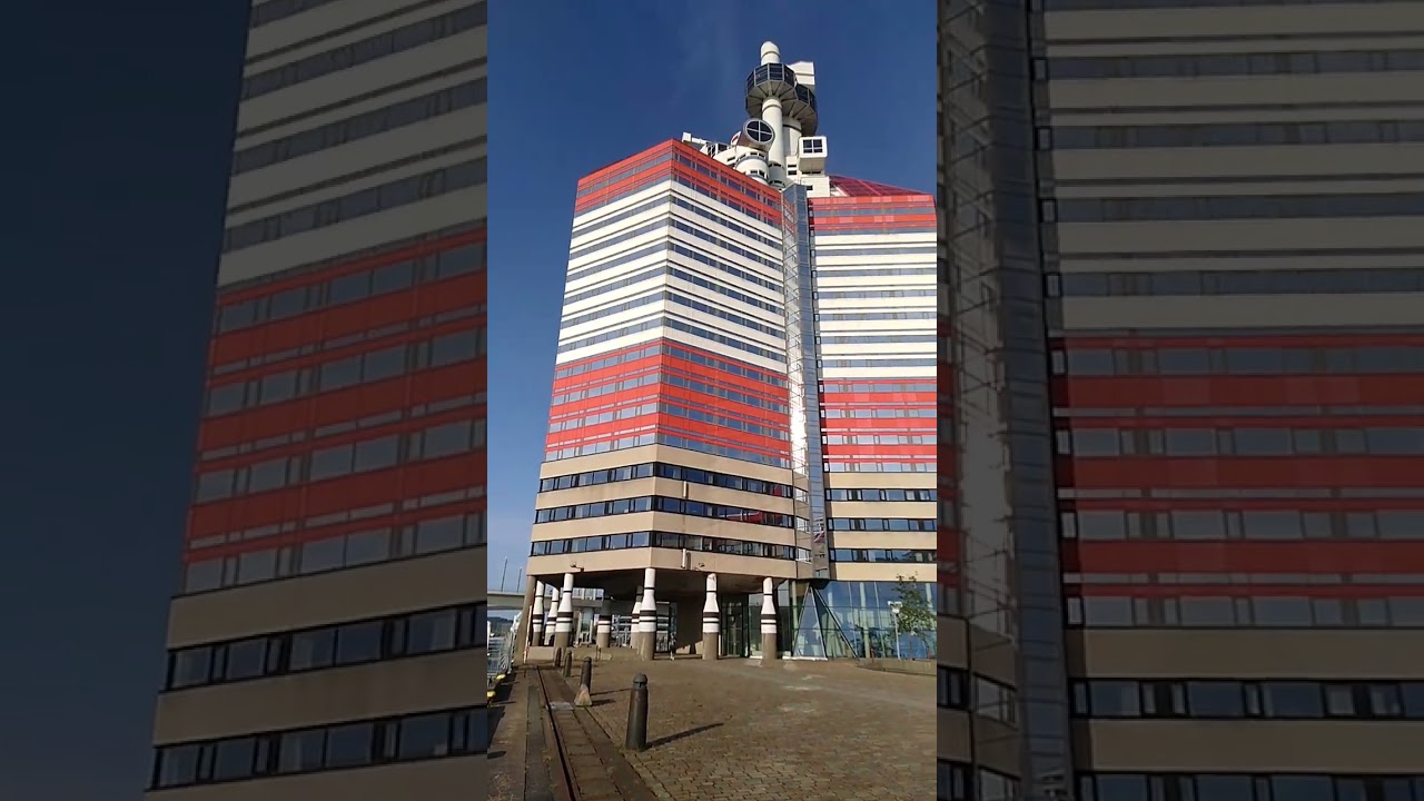 Little Boom (Red lipstick Tower) & huge "Ferry" Carpark 