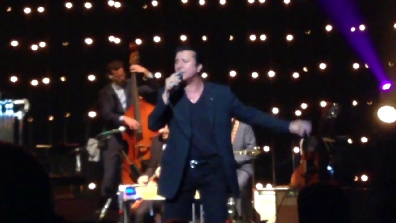 Steve Perry Live Concert Sings Open Arms