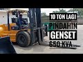 forklift 10 ton beraksi pindahin genset 650 Kva...