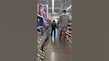 Shopping at near 7 feet tall GIANST IN NEW YORK 😱