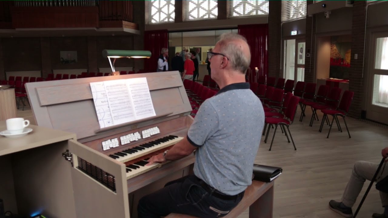 organist geref kerk tijdens open huis gemoderniseerde multi-functionele kerk.