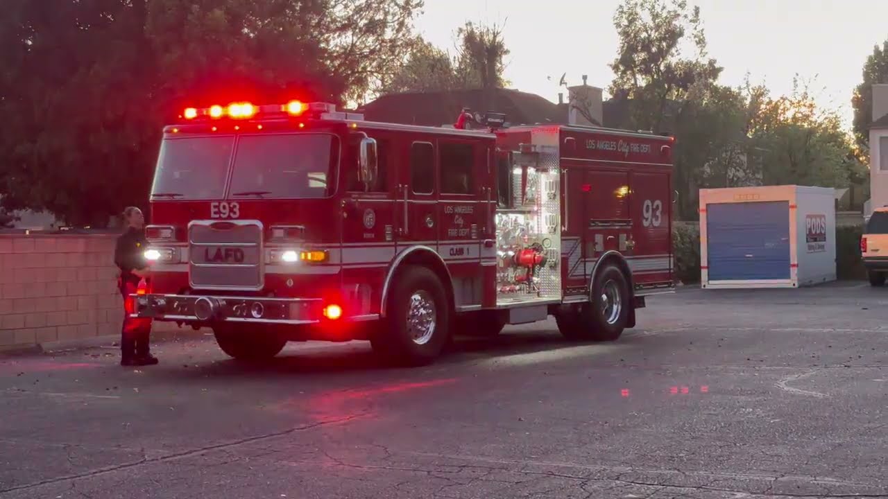 LAFD | Engine 93, Rescue 83 (Reserve) | Medical Emergency - YouTube