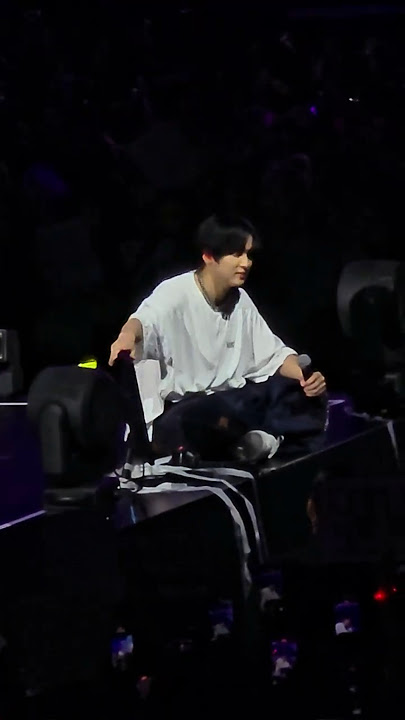 here's the prompter, sing please! wo ai ni 😆 #neocity_the_momentum_macau #haechan #nct127