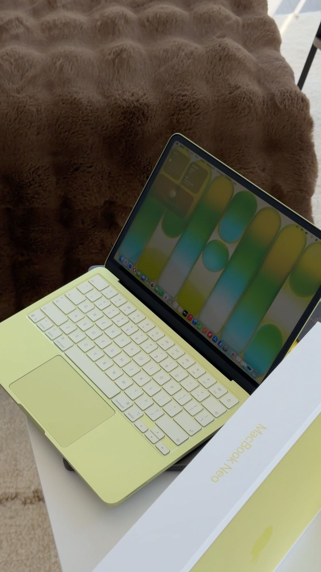 MacBook Neo Unboxing in Citrus 🍋‍🟩 💻 - YouTube