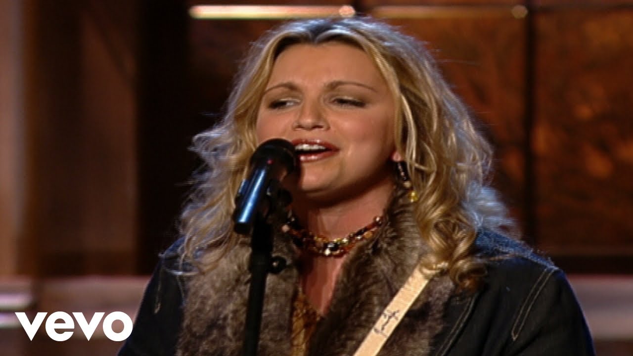 Bill & Gloria Gaither - He Ain't Never Done Me Nothin' But Good [Live] ft. The Isaacs