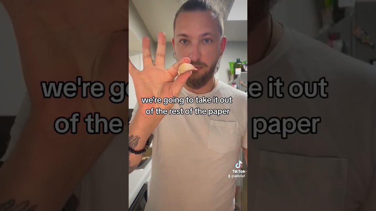 How to peel garlic in less than 10 seconds! 