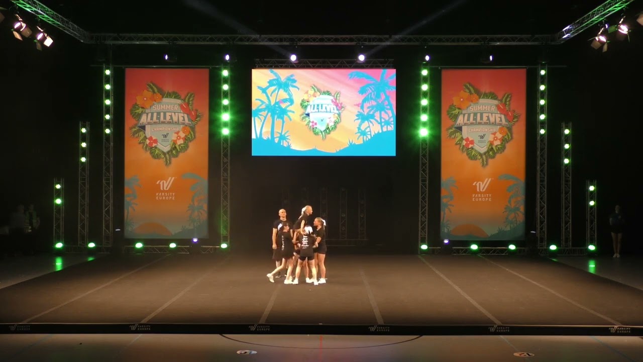 LCS Firebirds   Peewee Groupstunt Level 3