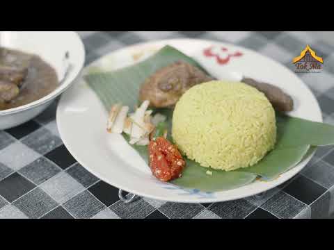 Nasi Kuning Ayam Kurma