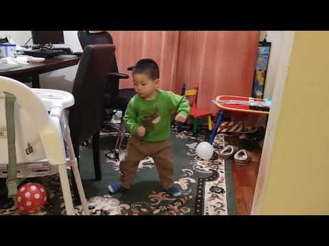 Baby Bruce Lee backfist training 宝宝李小龙后拳