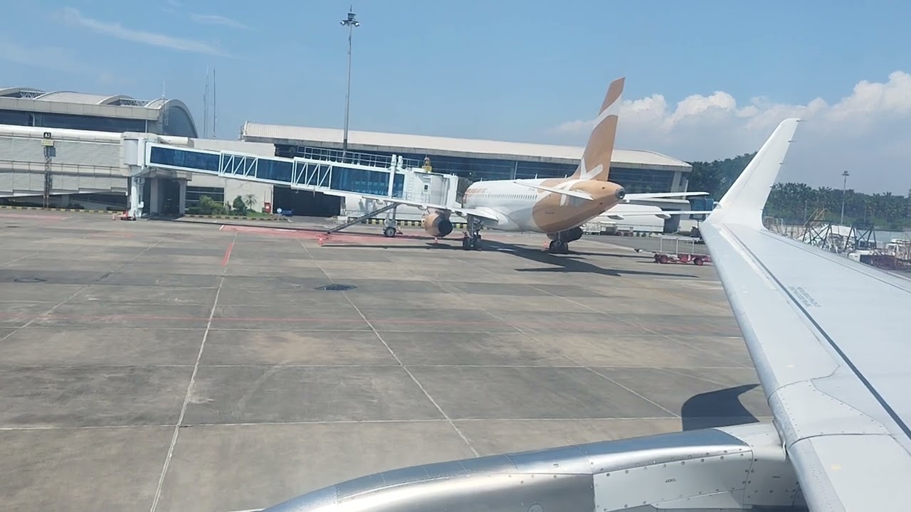 Scoot A320 IAE engines start-up + cabin safety demonstration