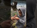 Adventurous kid tries a raw scallop 😲 (🎥: TT/ victorhuang.co)