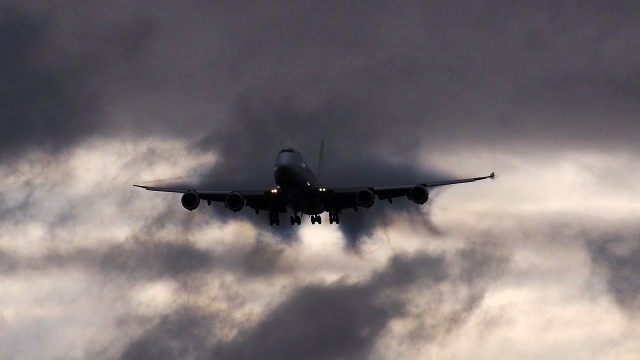 ついに再生480万回突破 超絶 すごい旅客機の着陸動画 Nca 47 8f 成田空港rwy34l Youtube