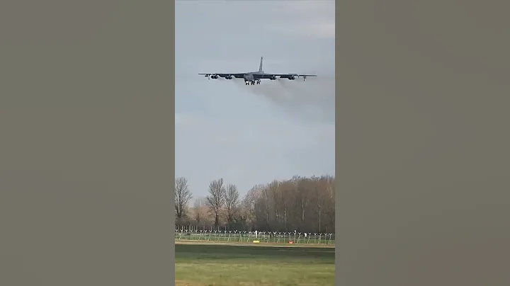 Buff landing during gusty winds #b52 #landing - DayDayNews