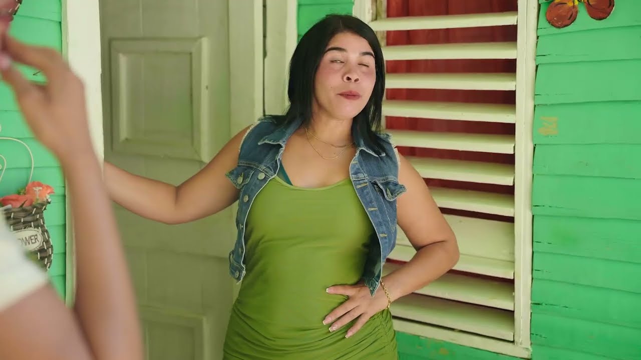 Solo sabe molestar la casa de su novia y no aporta